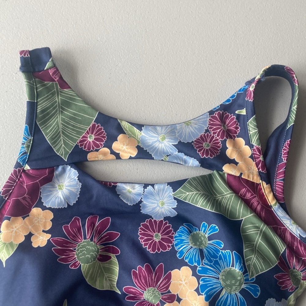So top sporty floral cutout sleeveless top w lined shelf bra casual S jr - Picture 6 of 13